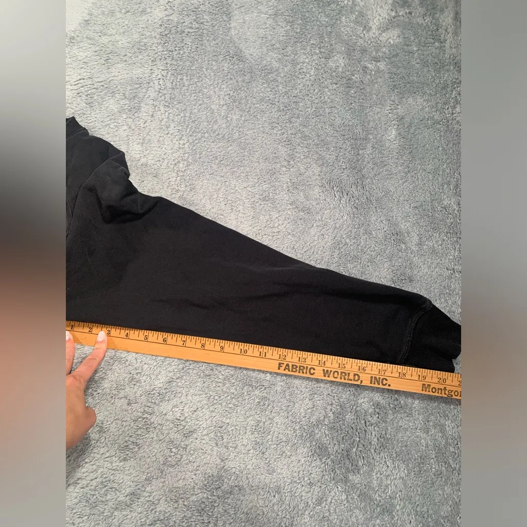 Gymshark sweatshirt black medium - Image 6