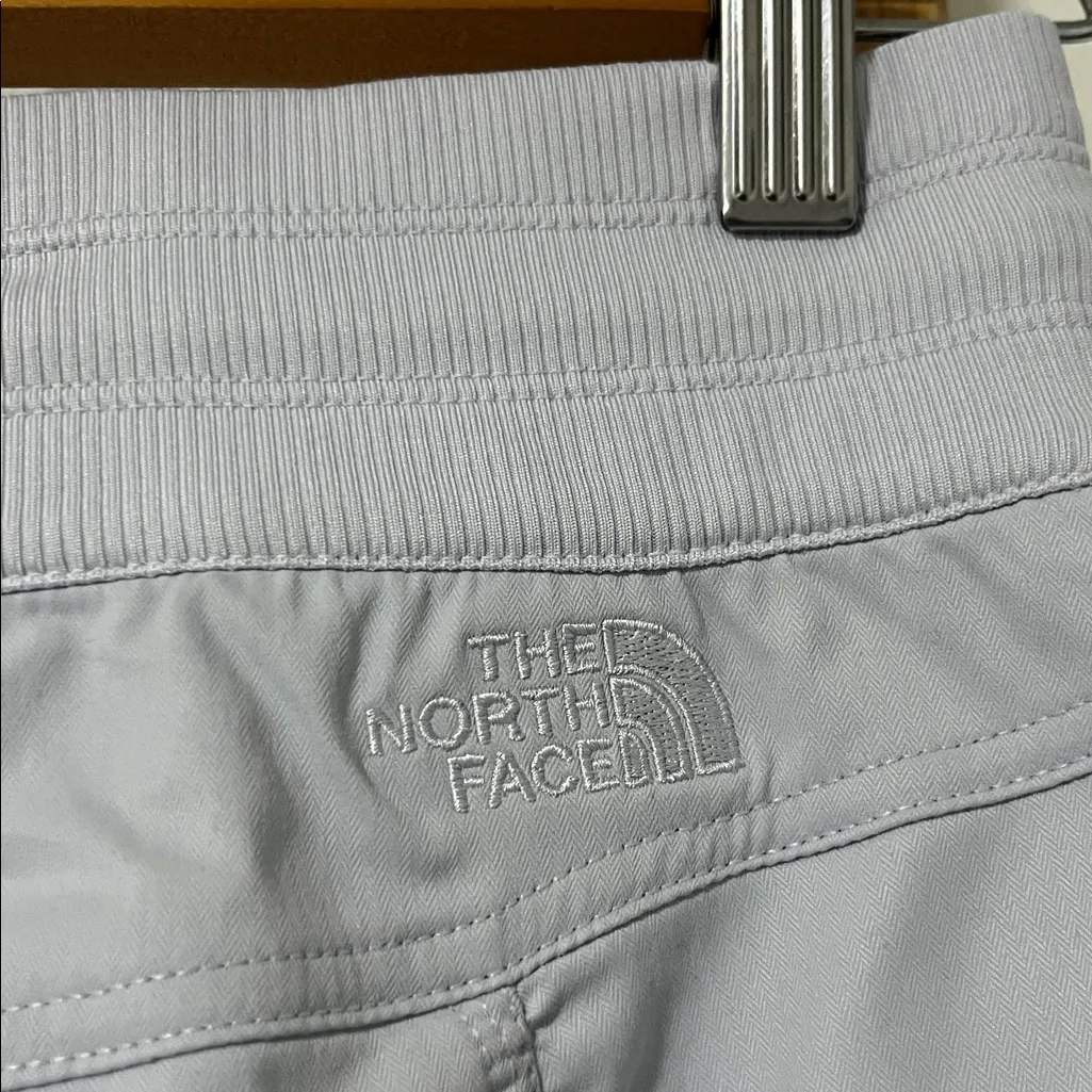 The North Face  Women's Aphrodite 2.0 Capris - Image 9