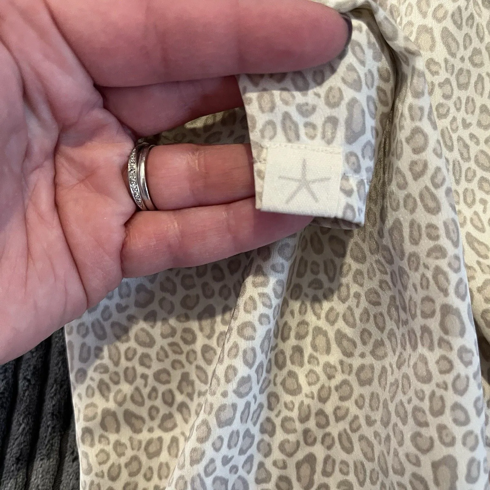 BAREFOOT DREAMS Washed Satin Pants And Top PJ Set Small - Animal Print - Image 14