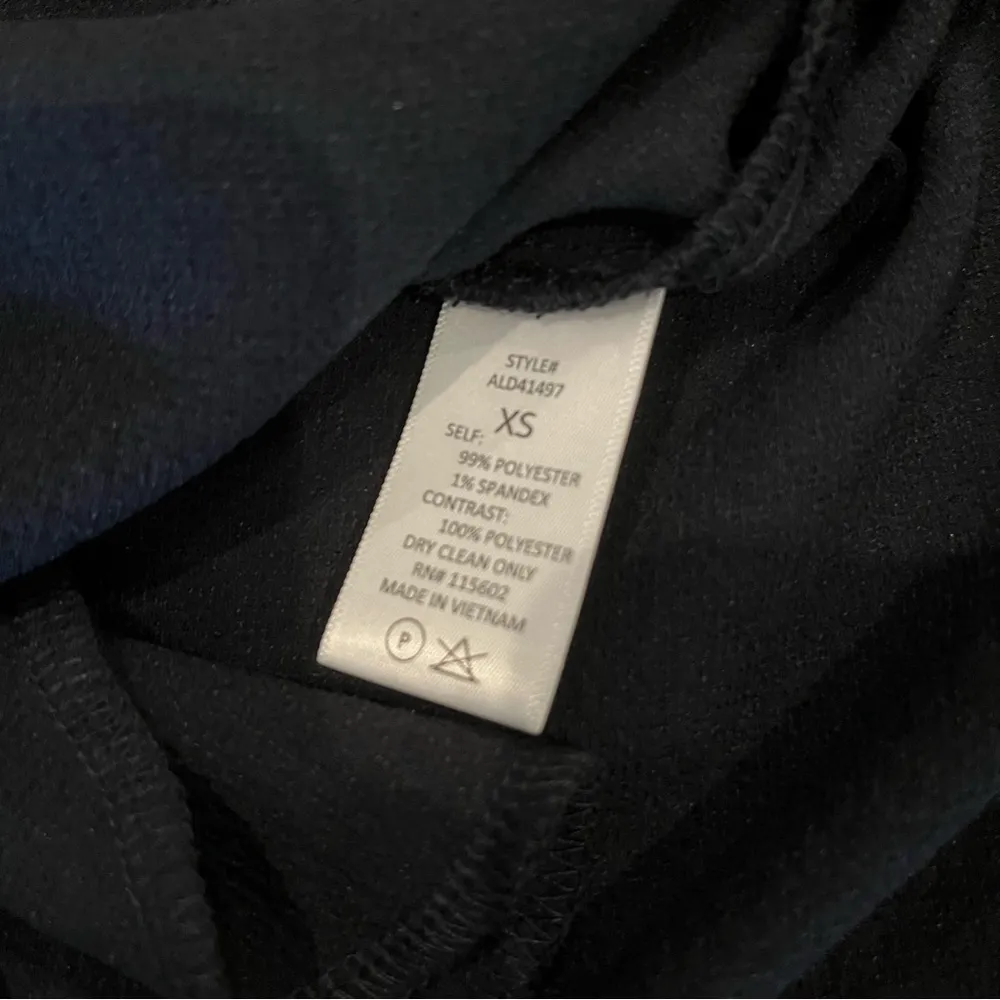 NWT  The Label V Neck Shift Dress Size XS - Image 8