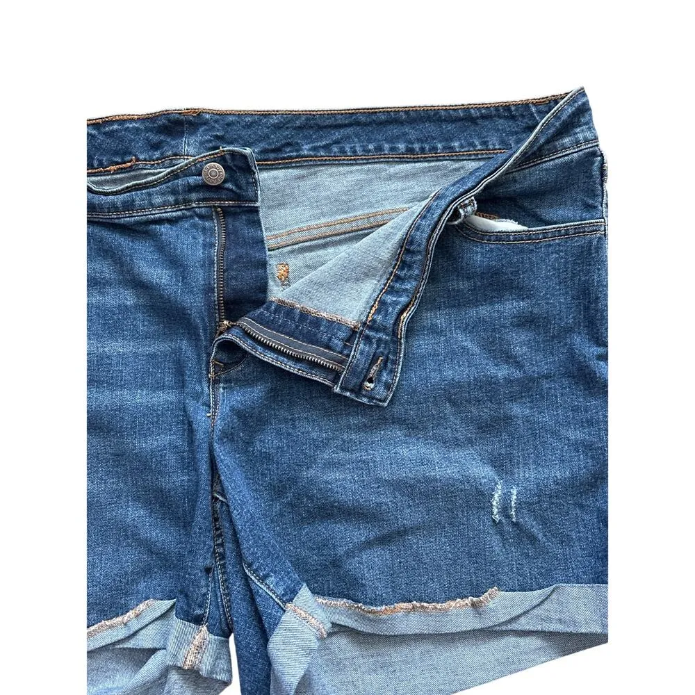 Old Navy Plus Boyfriend Fit Mid-Rise Cuffed Hem Denim Shorts Medium Wash Size 24 - Image 3