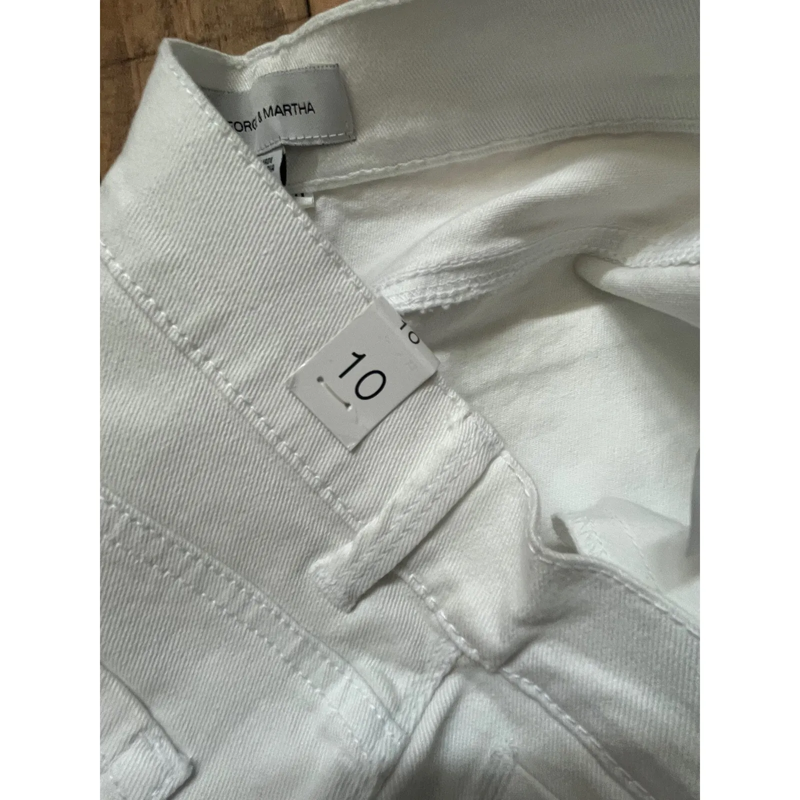 #27 NWT Women's White Straight Leg White Jeans by George & Martha, Size: 10 - Image 5