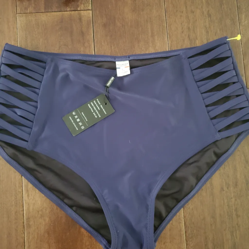 Bikini relleciaga buttoms size large and small top - Image 3