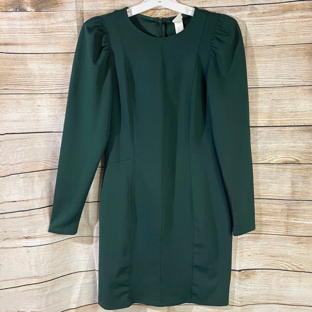 H&M puff sleeved green fitted dress Size Medium - Image 2