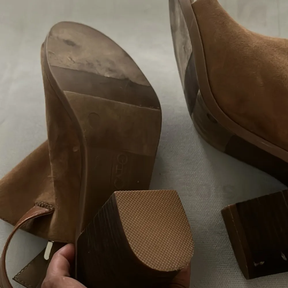 CATO Tan Suede Chunky Peep Toe Heels - Image 10