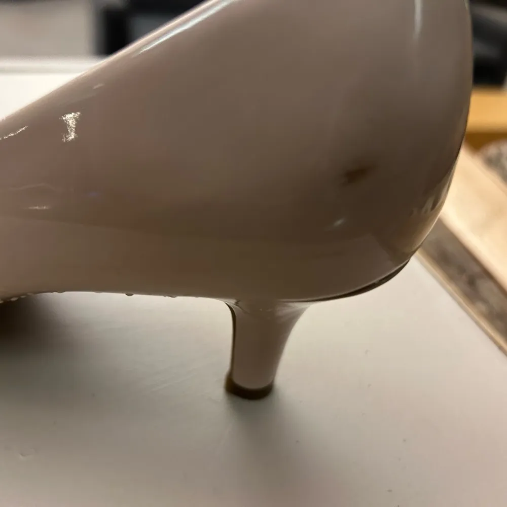 Life Stride Soft System Cream Pointed Toe Heels with Medium Heel-Preowned - Image 4