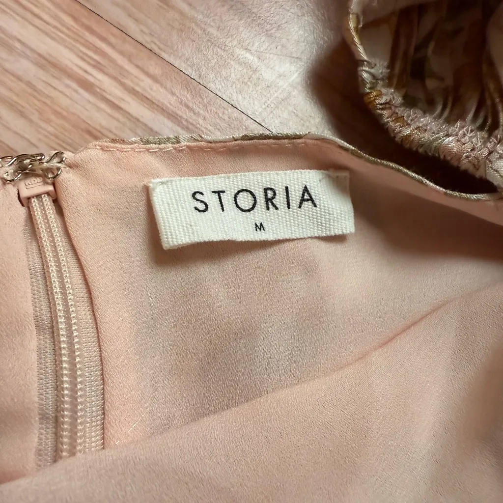 NWT storia floral puff sleeve babydoll dress
Size medium - Image 4