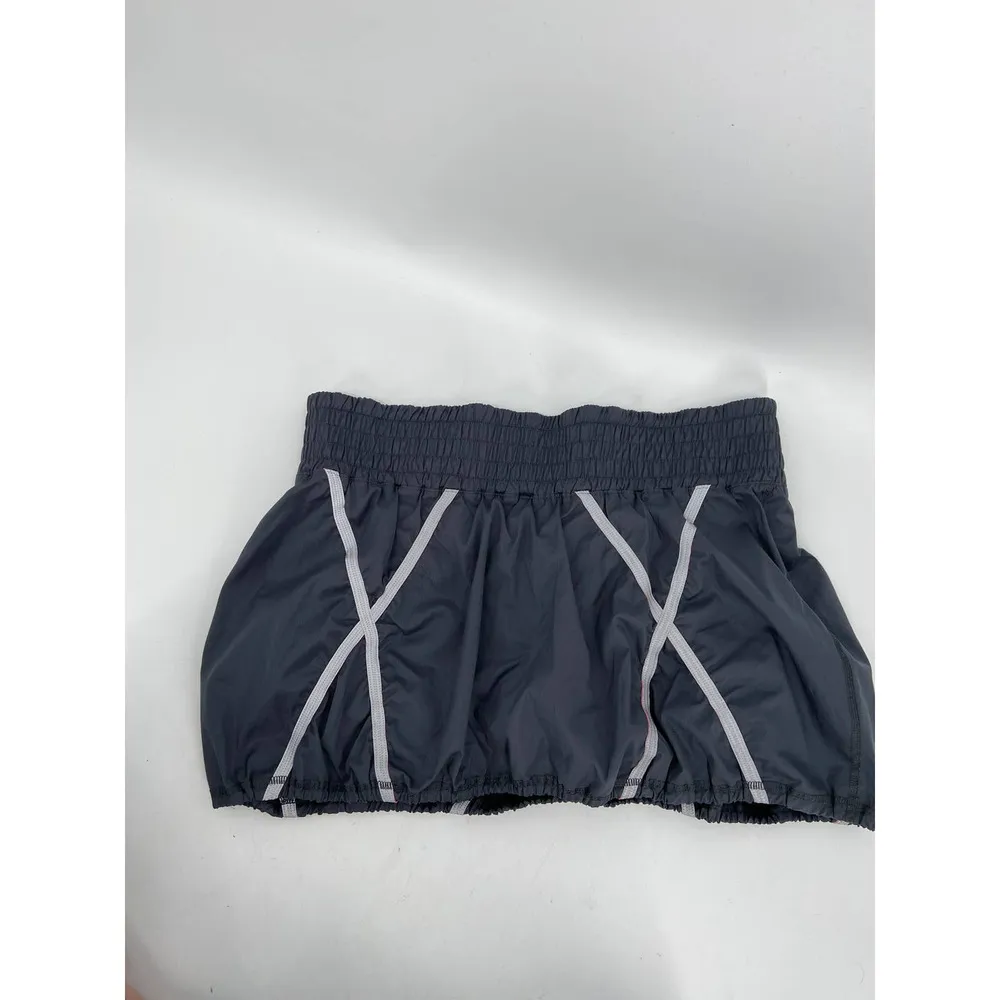 LULULEMON Gray Reflective Cycling Skort Light It Up Size 10 - Image 4