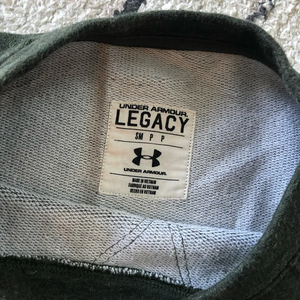 Under Armour Army green  sweater - Image 2