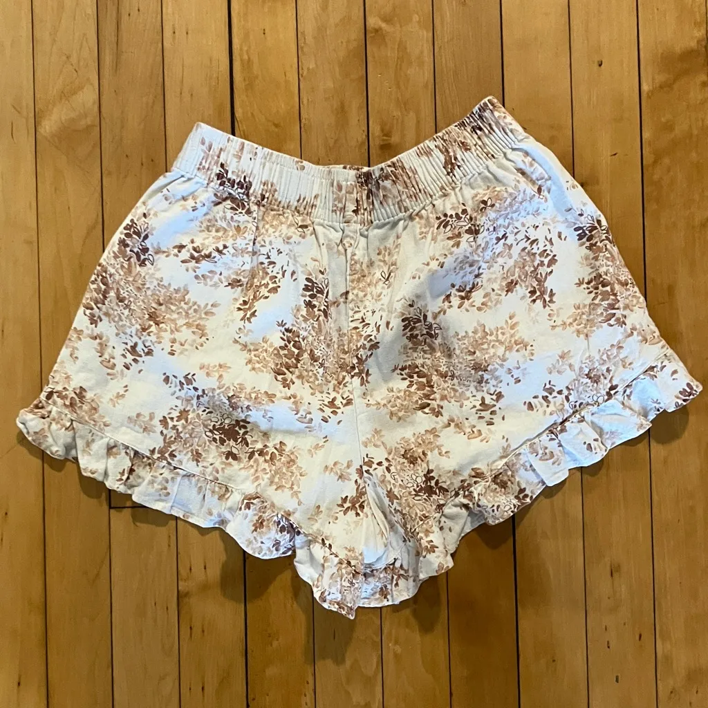 Abercrombie Tia Booth Linen Floral Tan and White Ruffled Shorts - Image 11