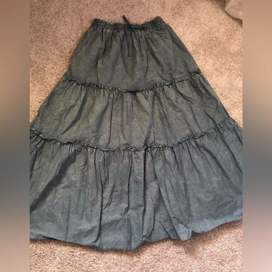 ZENANA Elegant Tiered Full A-line voluminous maxi Skirt elastic waist size L - Image 3