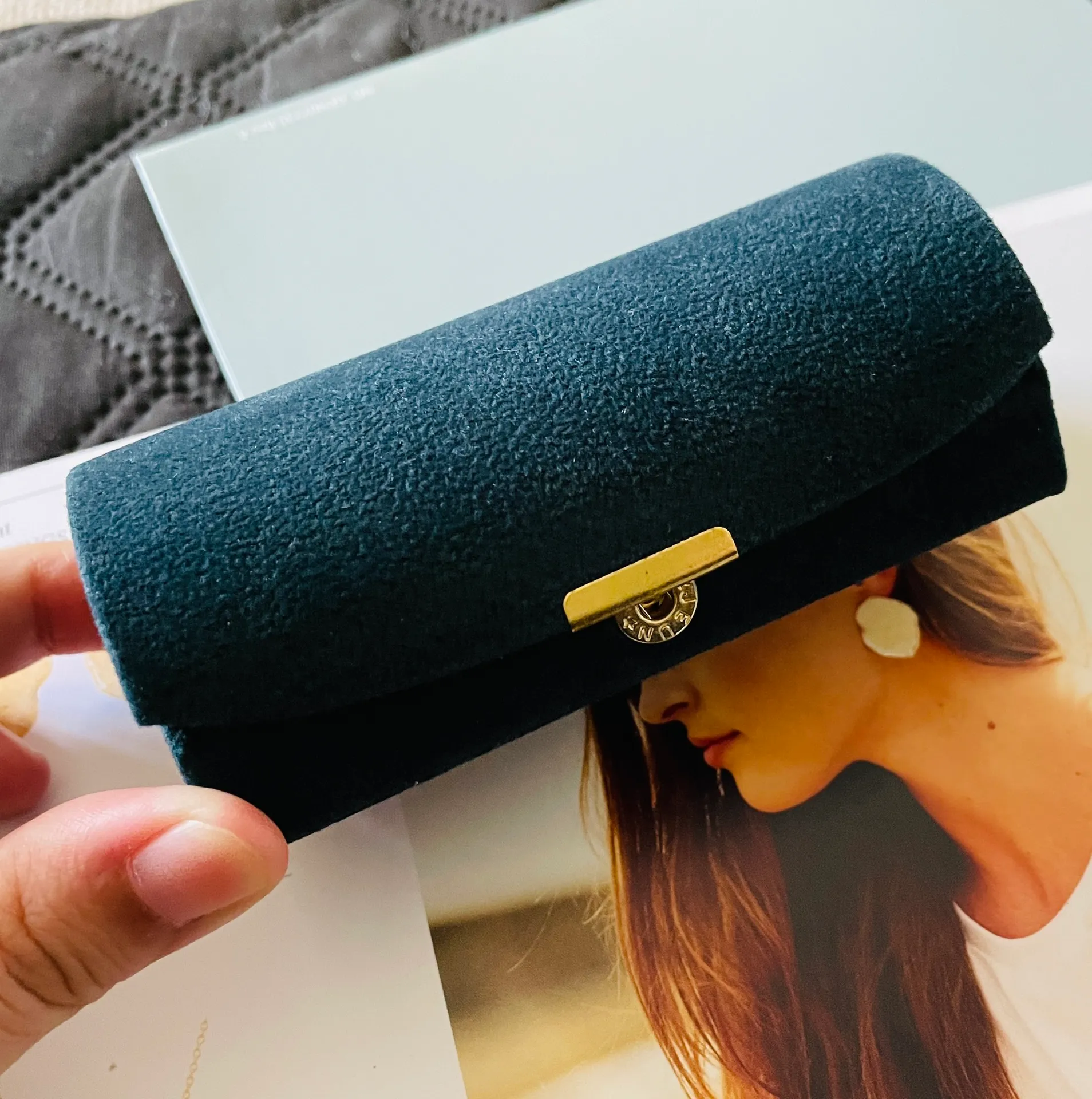 9k Butterfly Earring Stud + A Jewelry Box Gold - Image 5