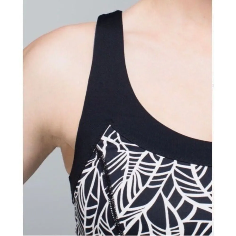 Lululemon Run: Ta Ta Topper Size 4 - Image 5