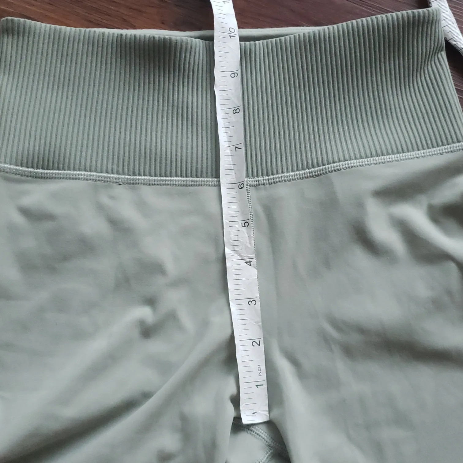 Vuori Women's Sage Chic Feminine Athleisure Trendy High-Waisted Shorts Size S - Image 5