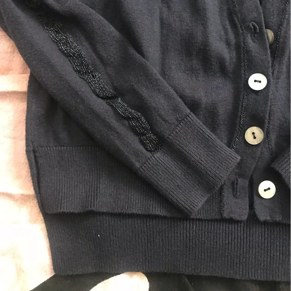 ELIZABETH AND JAMES navy blue cardigan EUC small - Image 4