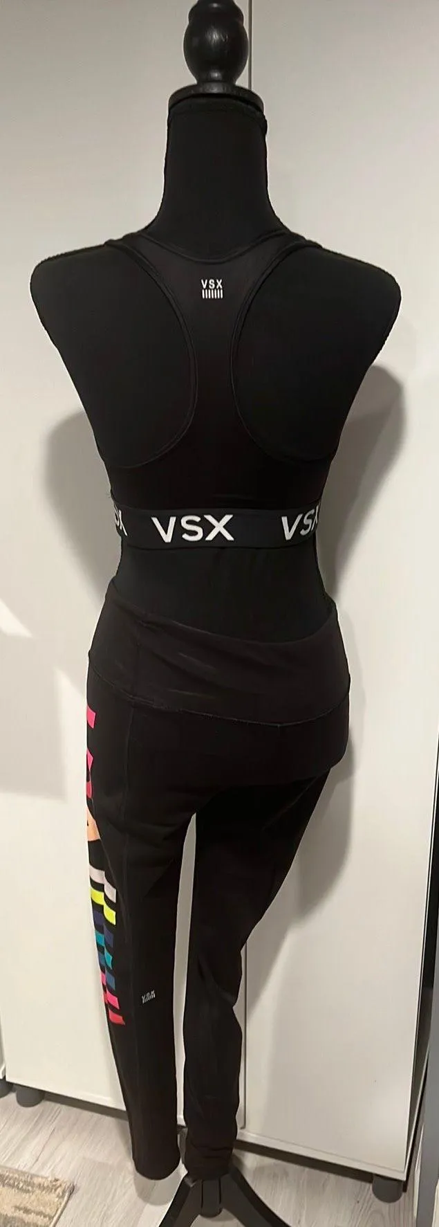 Vsx Sport Bra Size M  Victoria’s Secret - Image 5