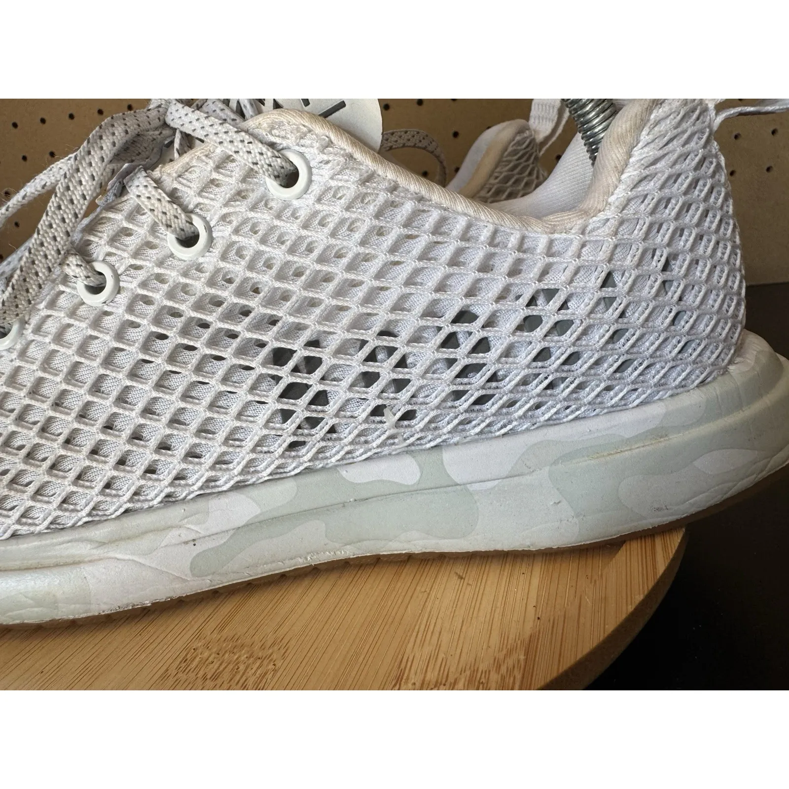 NoBull White Mesh Runner Sneakers Camo Sole Men's 10/ Women's 11.5 EUC - Image 2