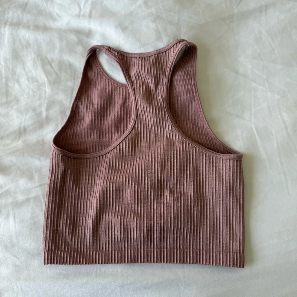 Fabletics dusty rose, cropped athletic tank top - Image 3