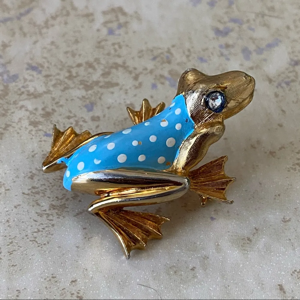 Vintage Oleg Cassini Small Enamel Frog Brooch - Image 2
