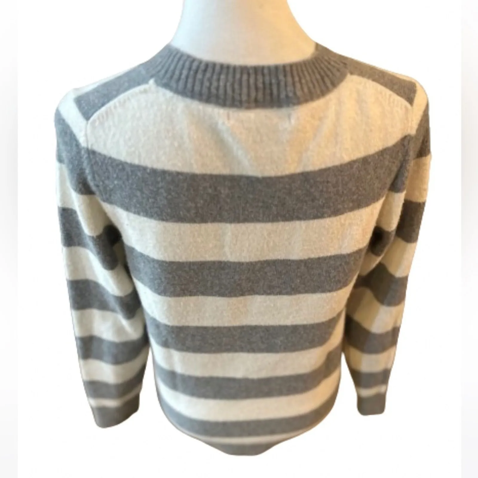 Gap Wool‎ Grey White Striped V-Neck Long Sleeve Sweater Winter Fall Size Large - Image 5