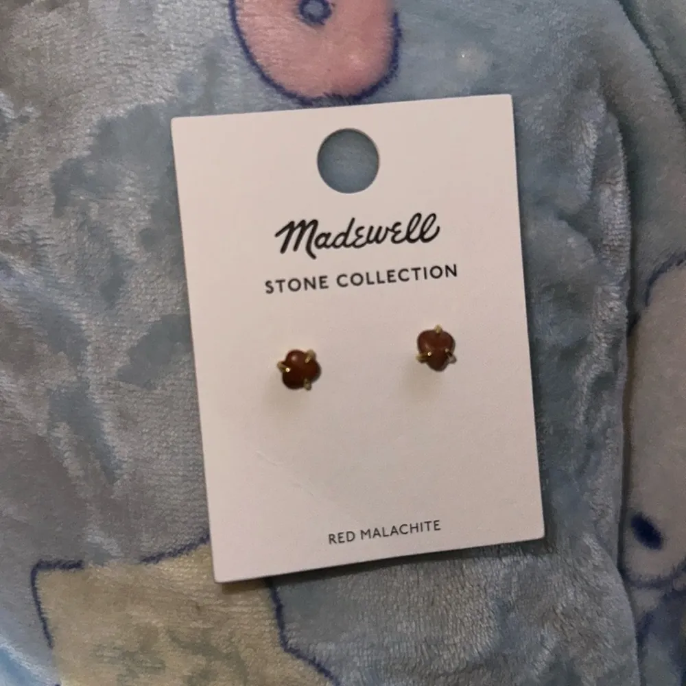 Stone‎ Collection Pronged Stud Earrings - Image 3