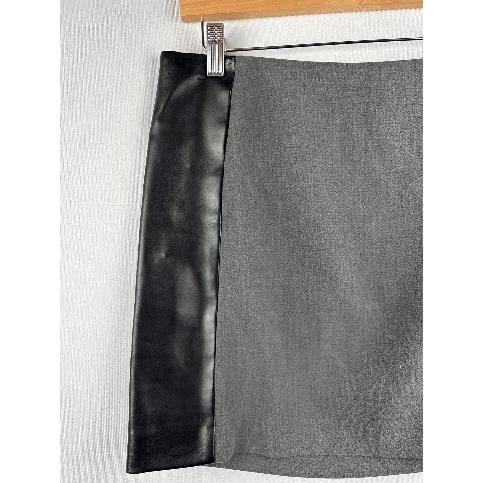 Women’s Kensie Size 6 Dark Grey & Black Pencil Skirt - Image 2
