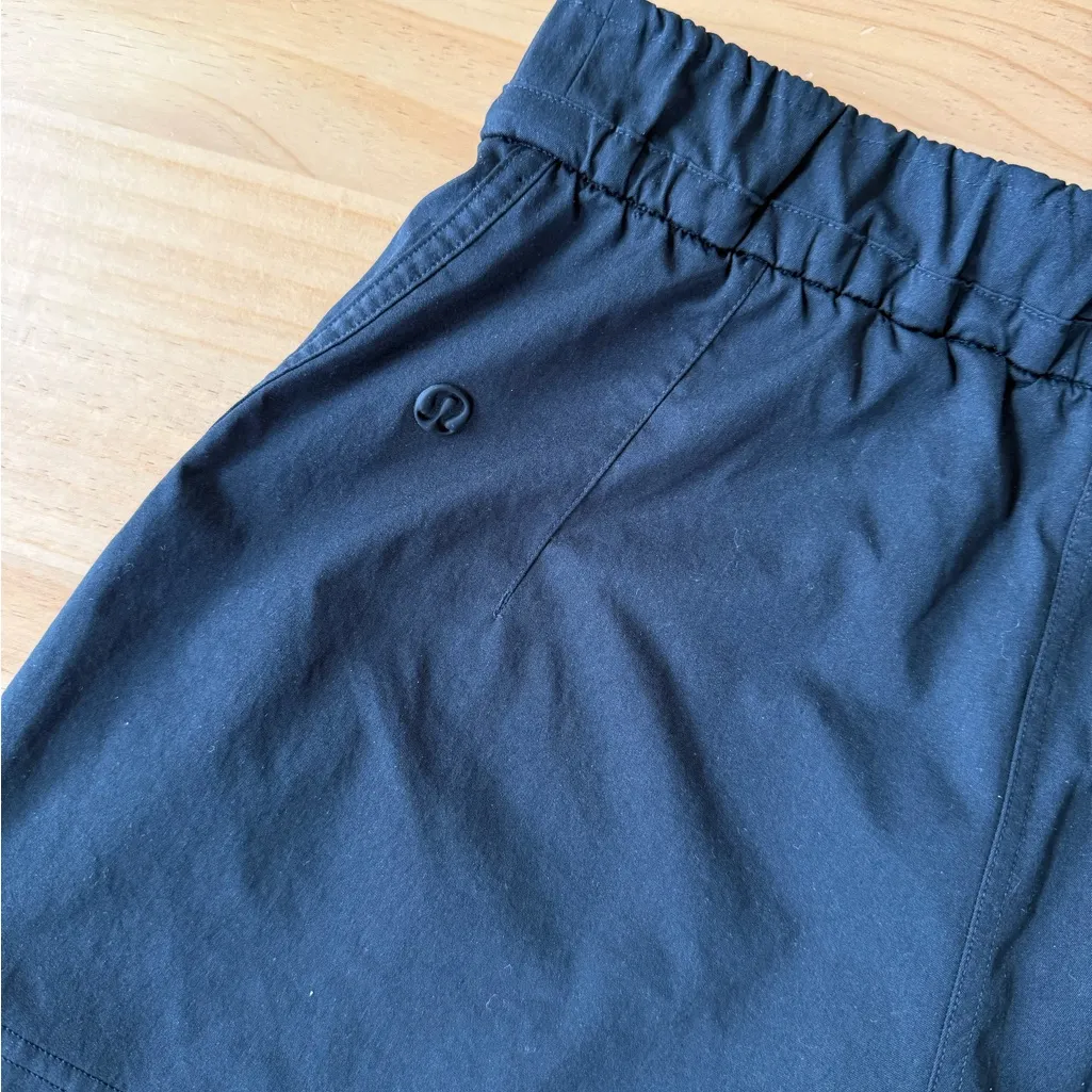 Lululemon Women’s Sz Small Cinchable Waist High-Rise Woven Short 3.5" in Black - Image 3