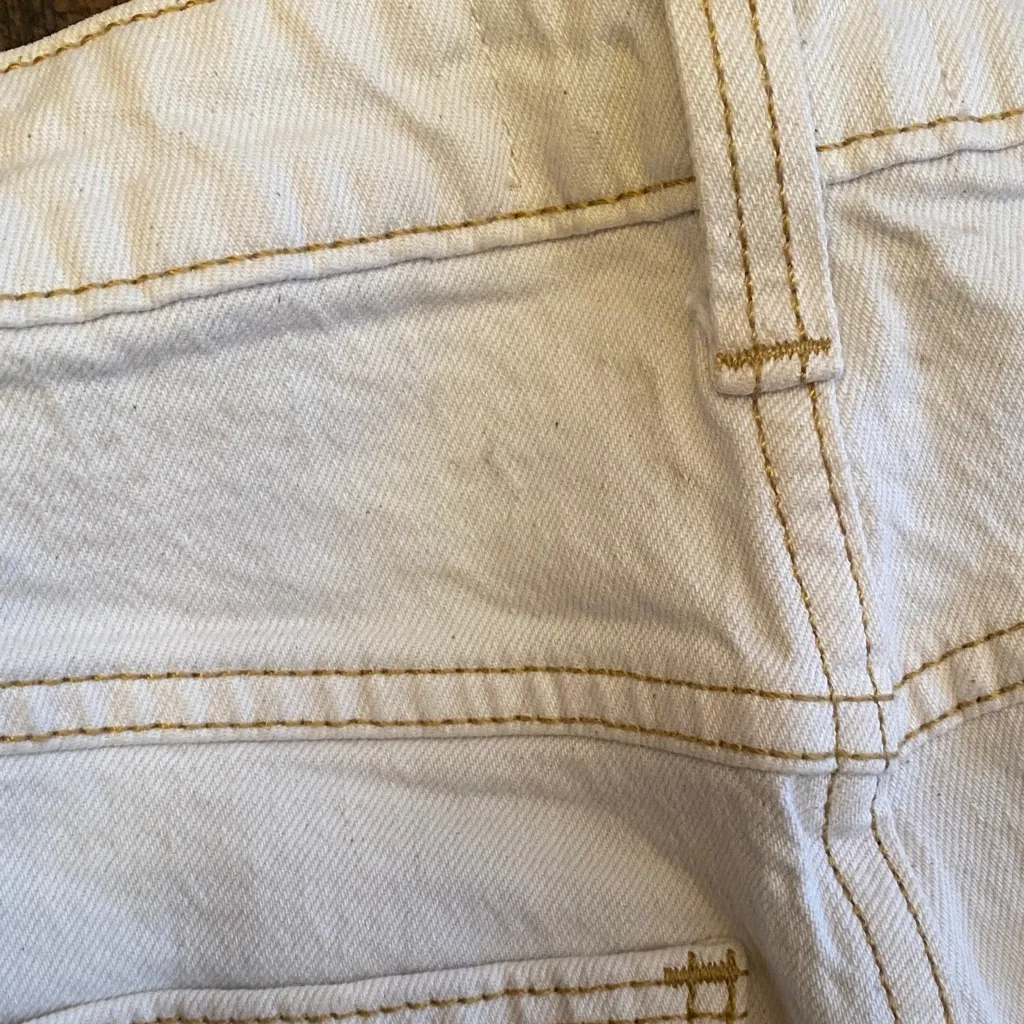 Universal Thread Women's Cream Jean Shorts - Image 7