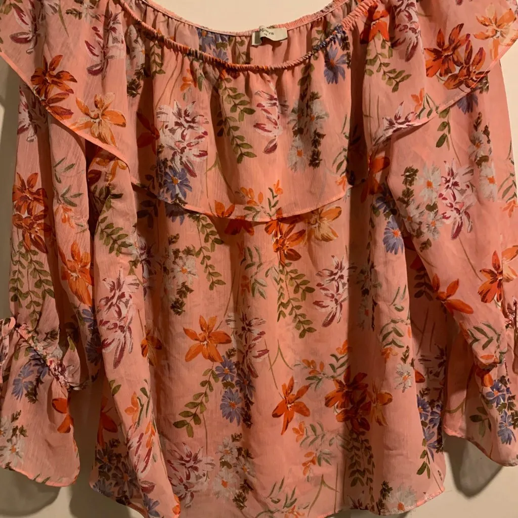 Worn a couple times but in great condition - Smoke free home - Image 5