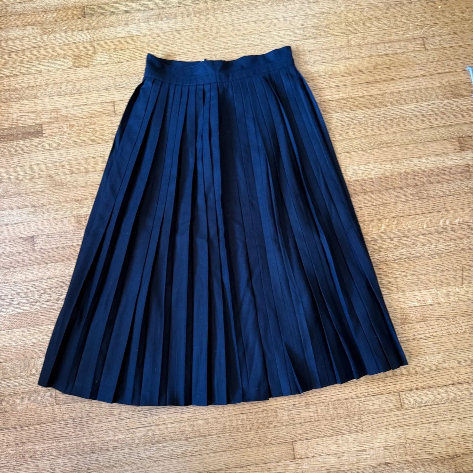 Vintage Bruestle Pleated Wool Midi Skirt Navy Ring Detail Pleated Skirt Blue Size 12 - Image 10