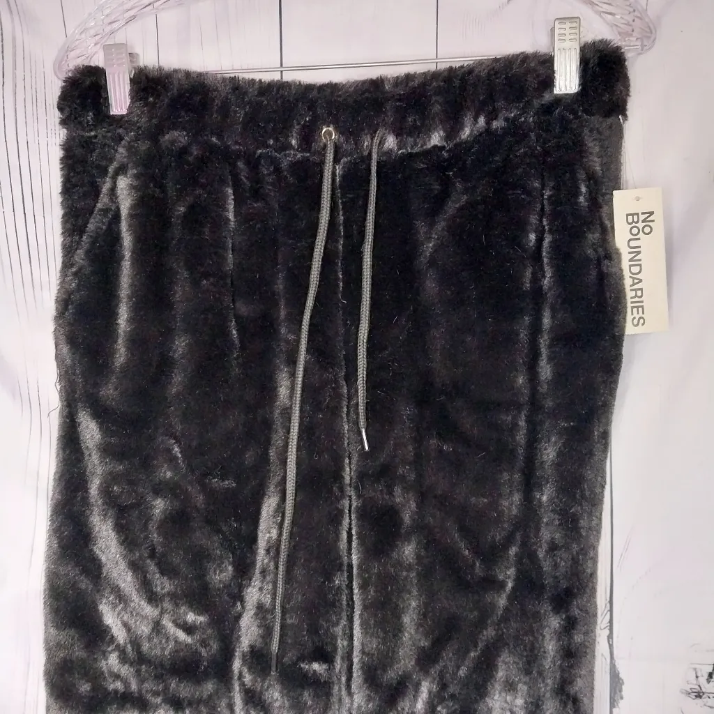 No Boundaries Black Fuzzy Faux Fur Jogger Pants NWT - Image 3