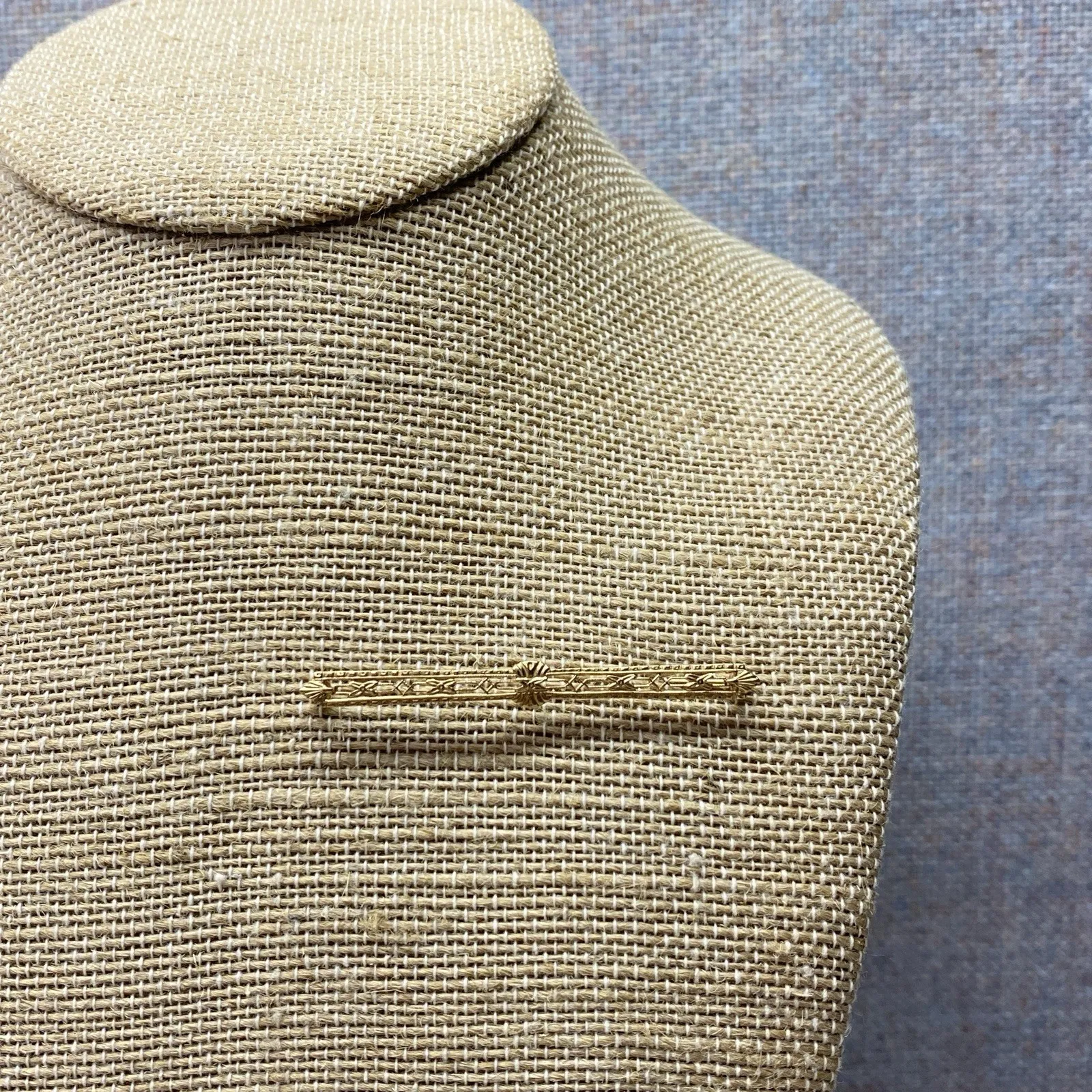 Vintage Art Deco Nouveau 10K Yellow Solid Gold Filigree Bar Pin - Image 3