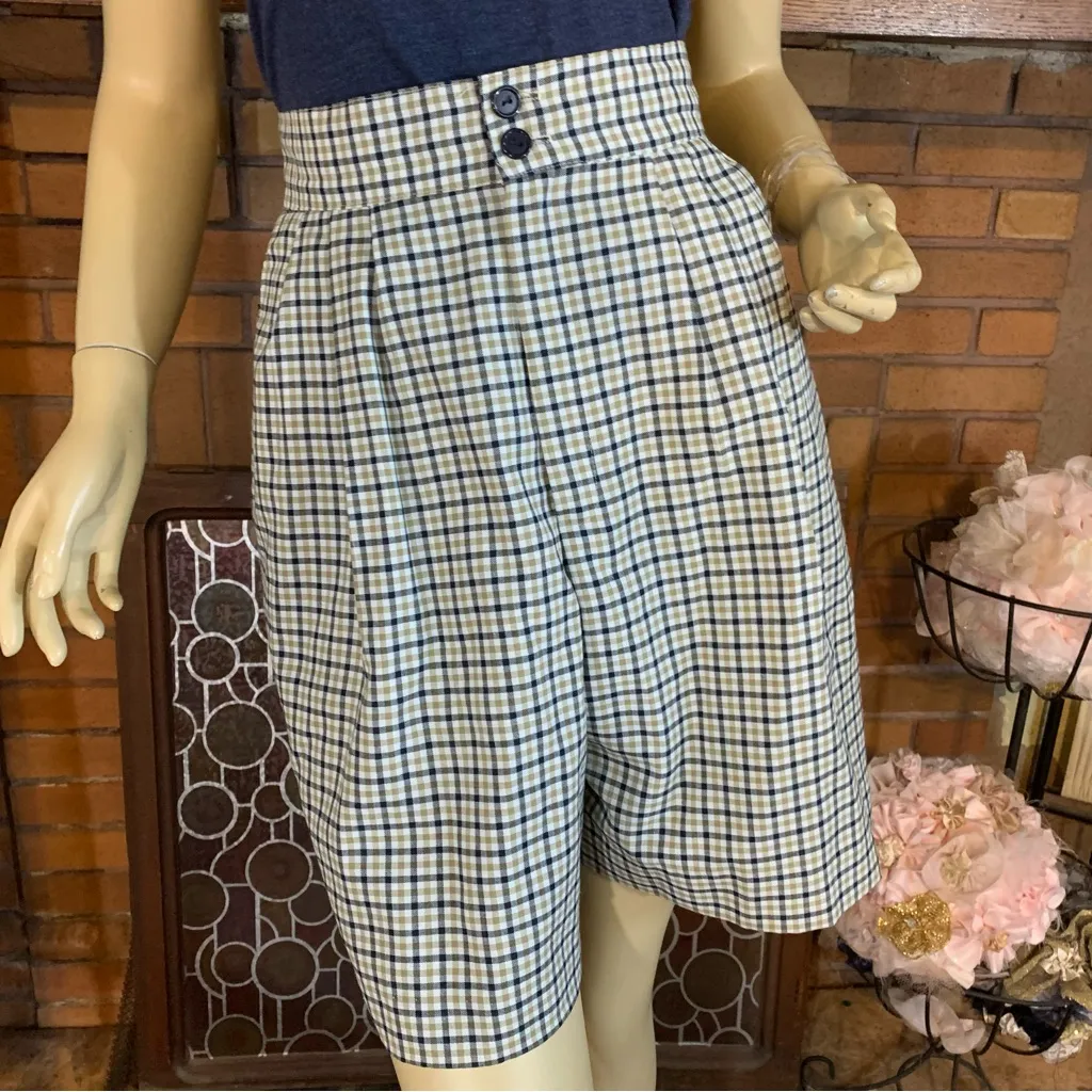 VINTAGE CIRCA 1990'S CHRISTY GIRL TAUPE & BLUE PLAID SHORTS' SUIT (12) - Image 7