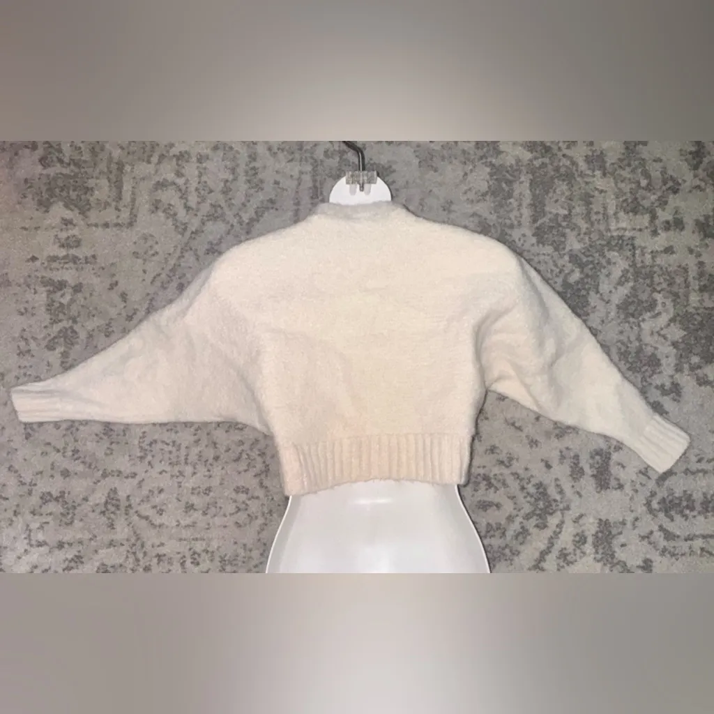 The Group Babaton Aritzia Alpaca Crop Oversized Sweater Pullover 
Size XXS Cream - Image 2