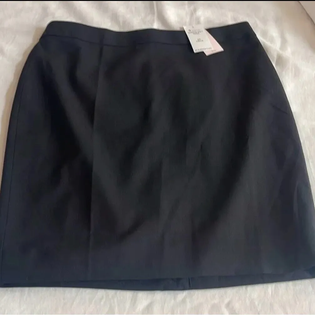 Banana Republic Black wool Pencil Skirt size 2P - Image 3