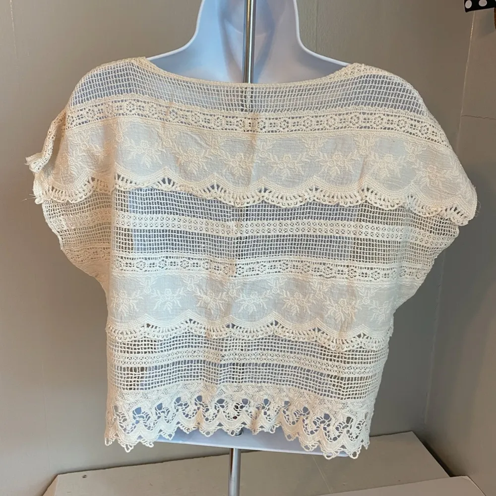 Cream eyelet cropped top Size undefined - Image 3