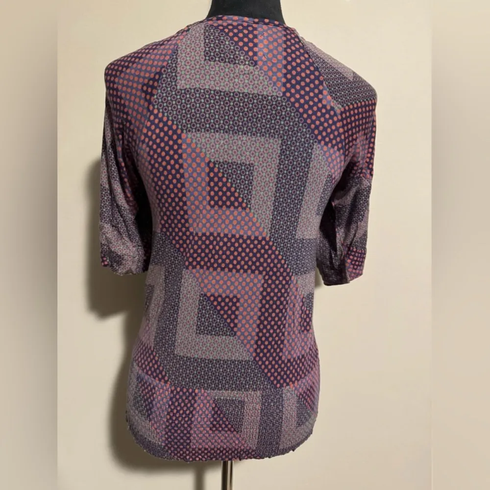 EUC Deletta Anthropologie Mixed Polka Dot Purple Keyhole Top Size XS - Image 4