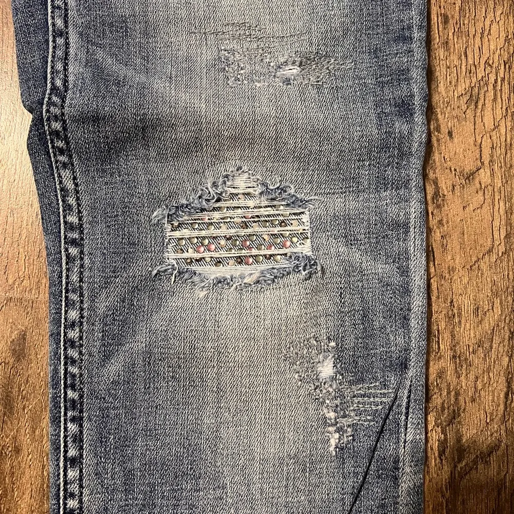 WHBM Jeans Women's 0 Blue The Slim High Rise Distressed Rhinestone Accents - Image 2