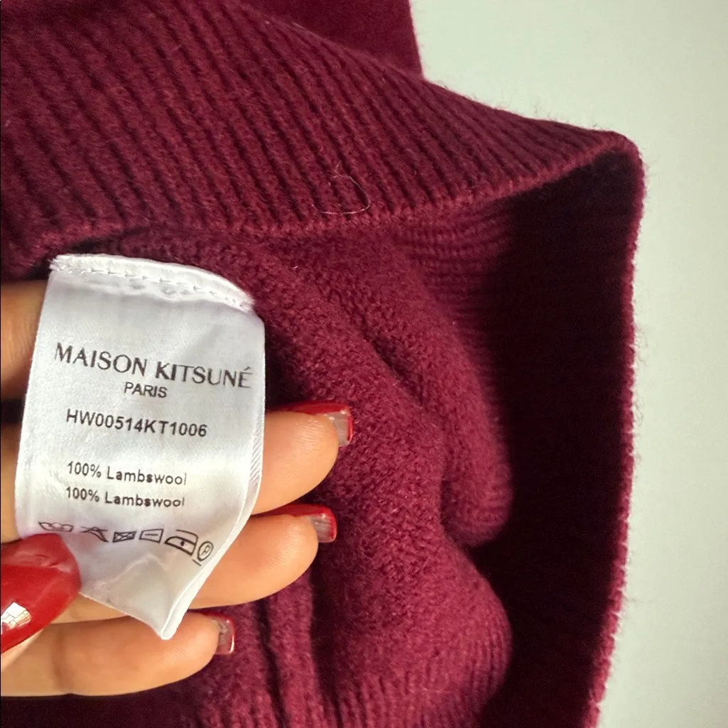 NEW MAISON KITSUNE Lambswool Burgundy Baby Fox Patch Turtleneck Medium Red - Image 7