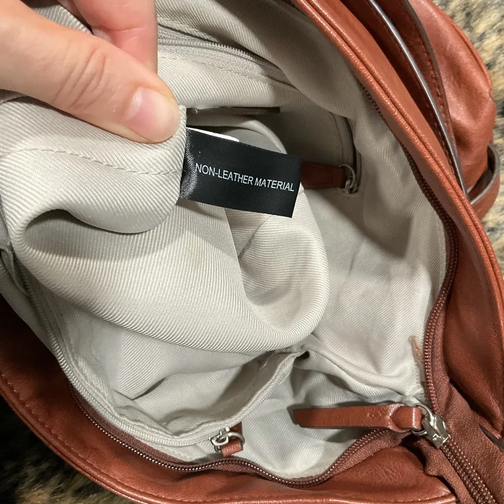 INC  INTERNATIONAL CONCEPT SUPER SOFT BAG - Image 9