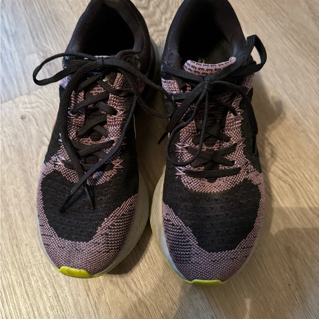 Women’s‎ Nike React• Gently Used 6.5 - Image 4