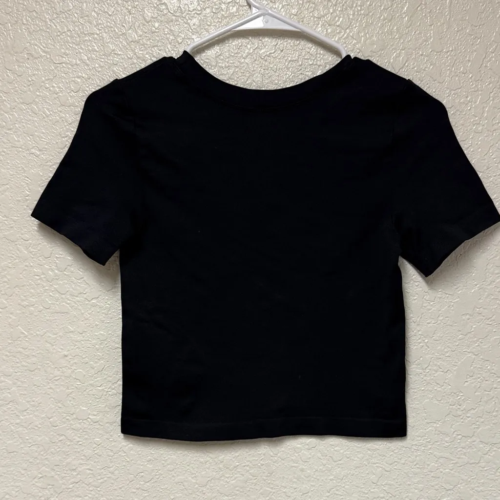 DYNAMIC Black Cropped T-Shirt - Image 4