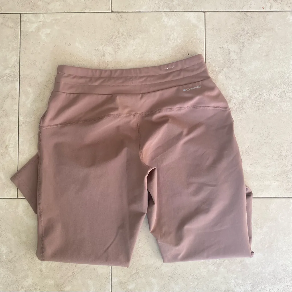 Columbia Women's Taupe pants size small with pockets skinny - Image 4