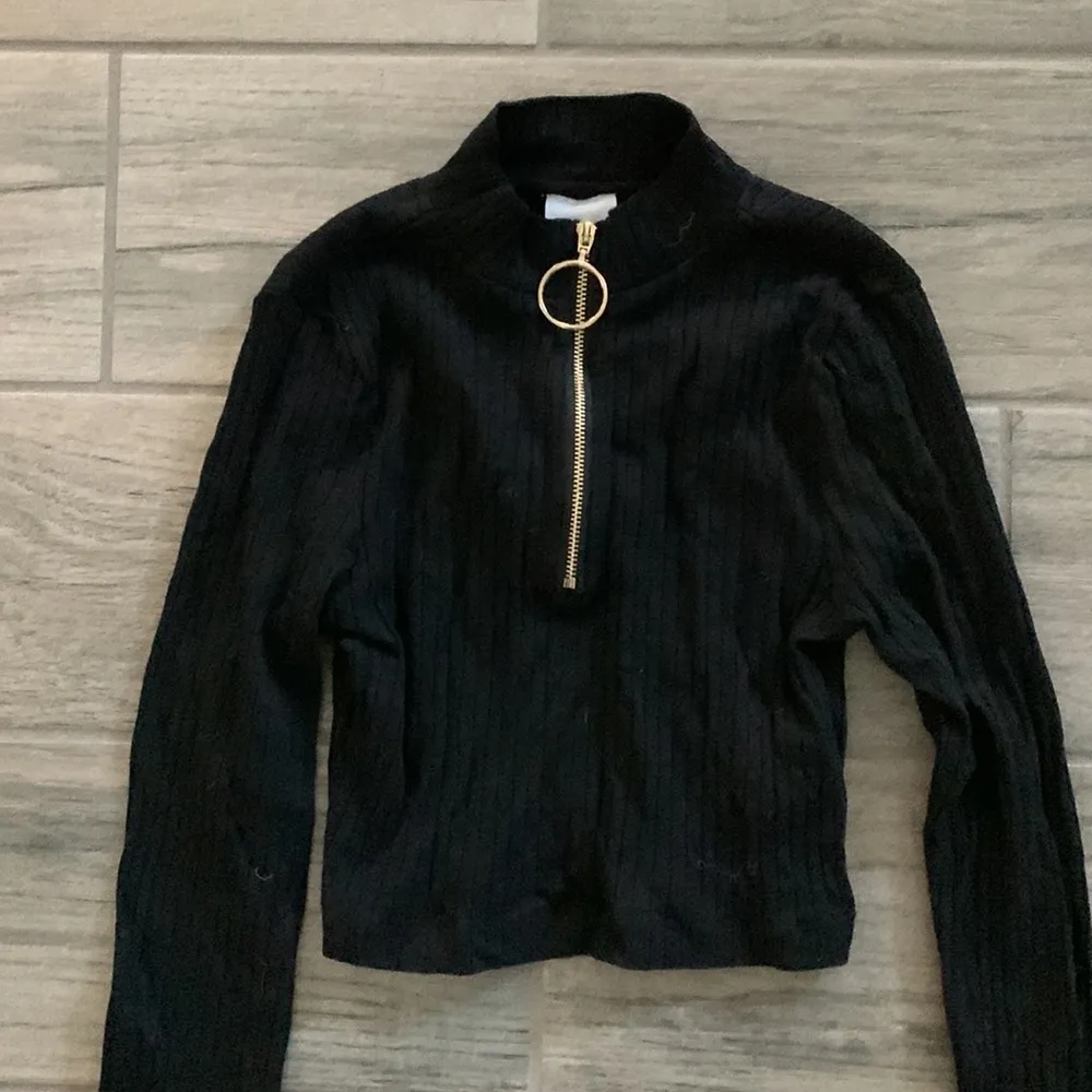 Bamba Black half zip crop top - Image 2