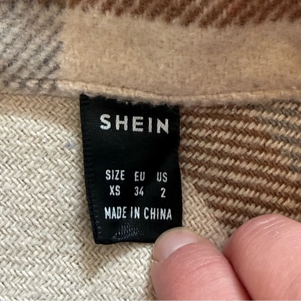 Shein Cropped Plaid Flannel Shacket in Grey & Tan Size XS | 2 - Image 6