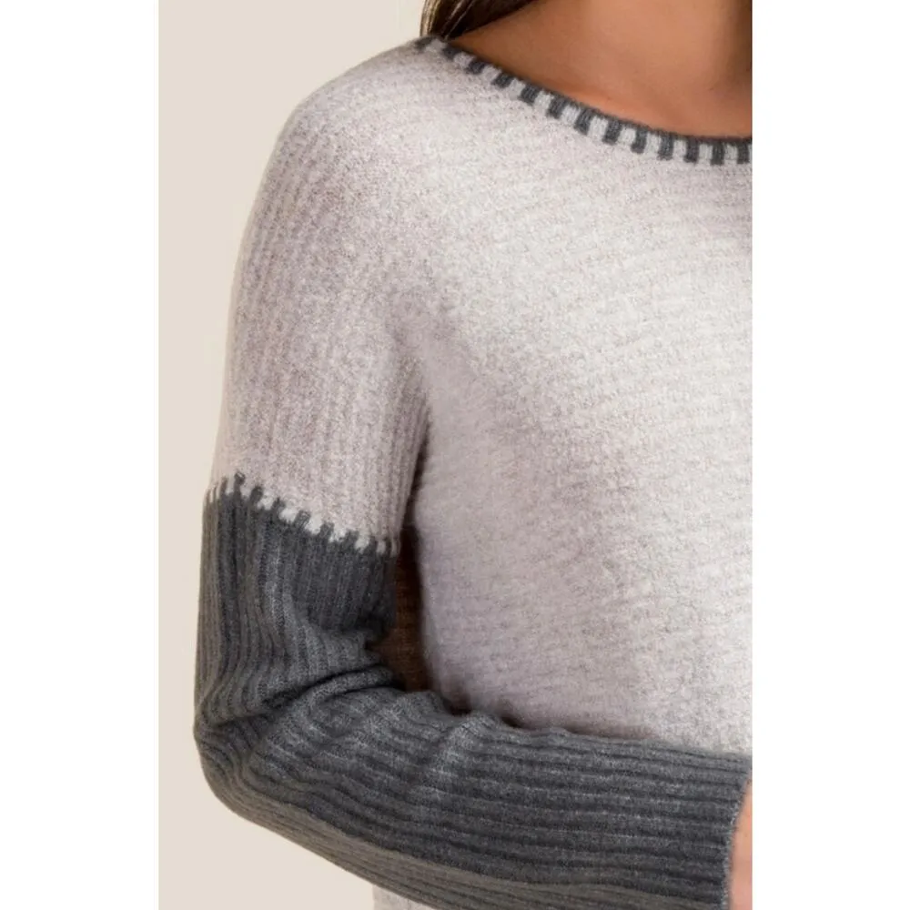 NWOT Alya super soft open V back sweater M - Image 9