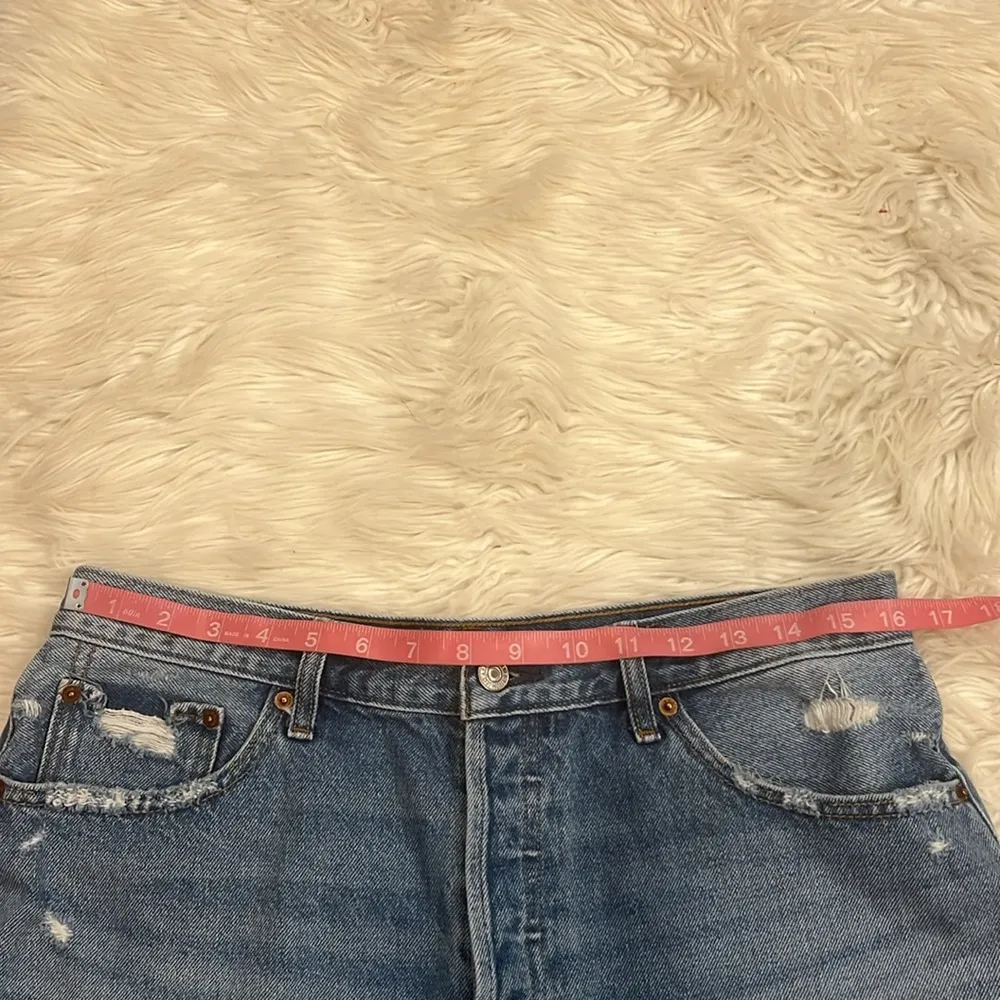 Abercrombie & Fitch high rise 4” distressed denim shorts 12/31 - Image 4