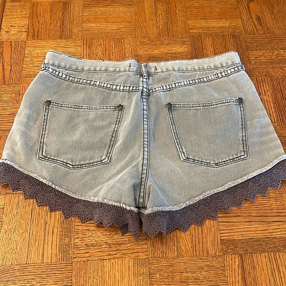 Free People Gray Jean Shorts with Lace Trim size 30 - Image 4