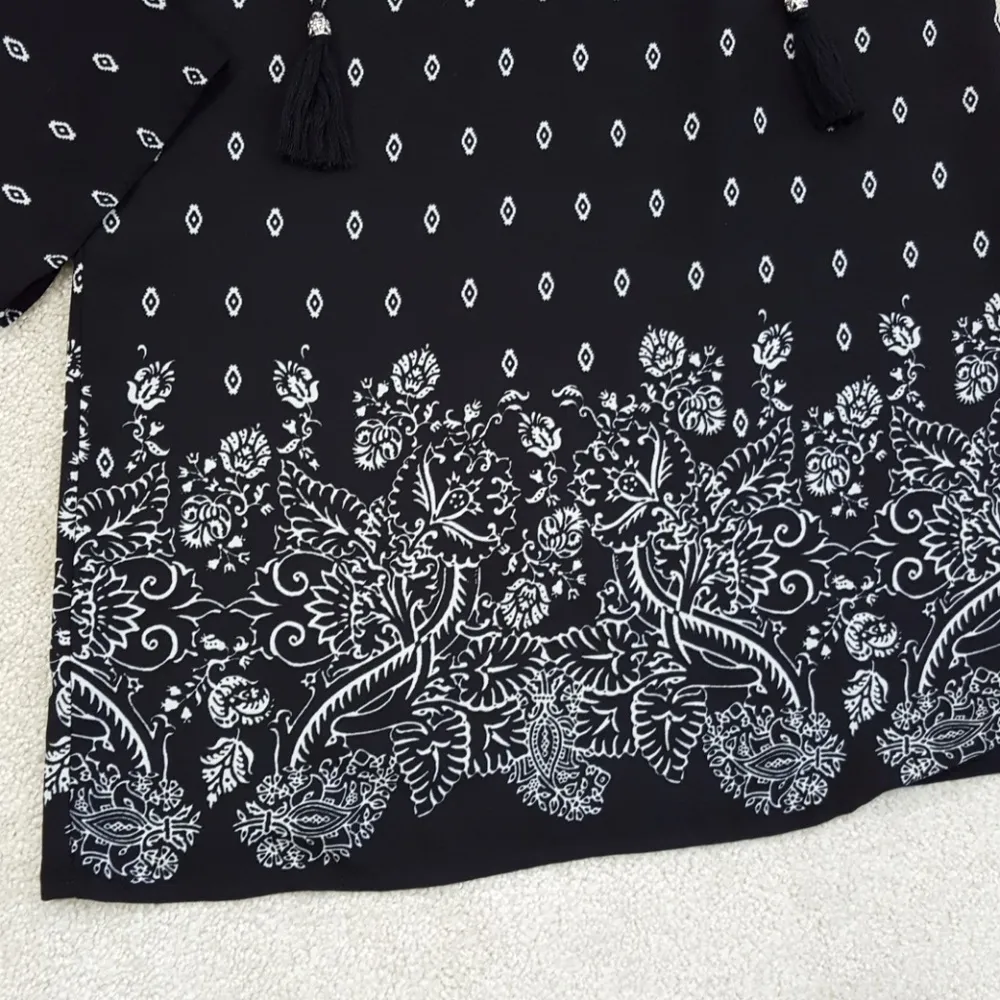 Black and White Shift Dress - Image 4