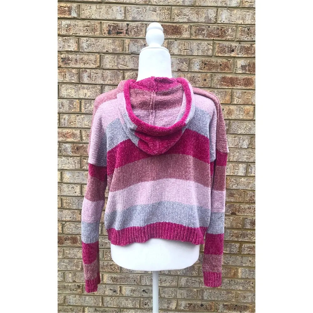 NWT Romeo & Juliet Couture Crop Hooded Sweater - Image 4